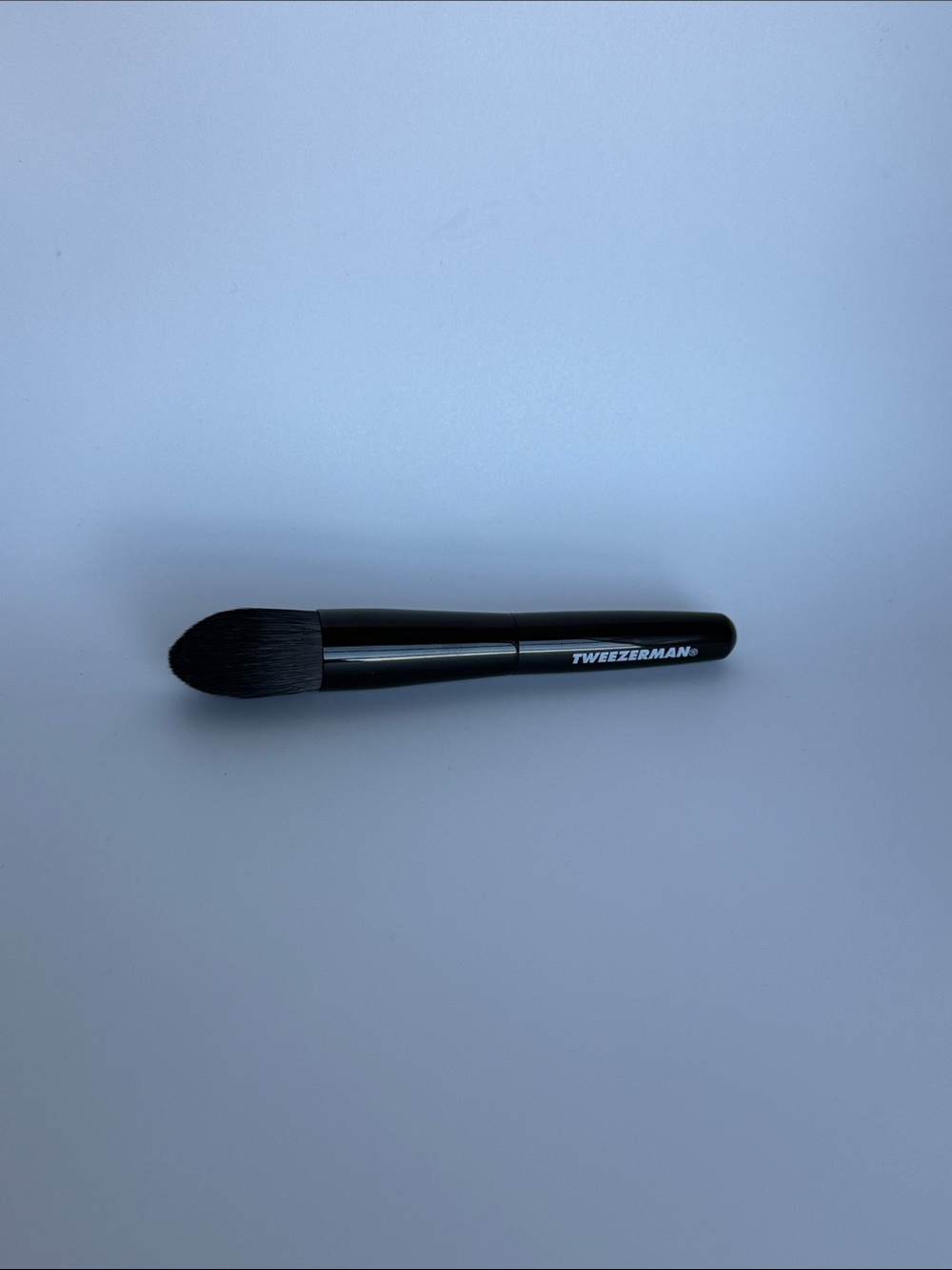 Tweezerman Black Pointed Foundation Brush brand new no box